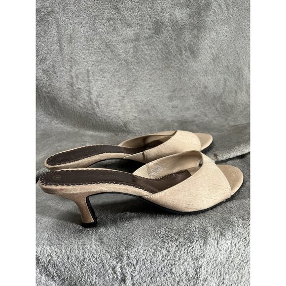 Vtg Y2k White Stag Woman’s 8 Tan Faux Silk Kitten Heels Slide Sandals Sexy - Picture 1 of 7